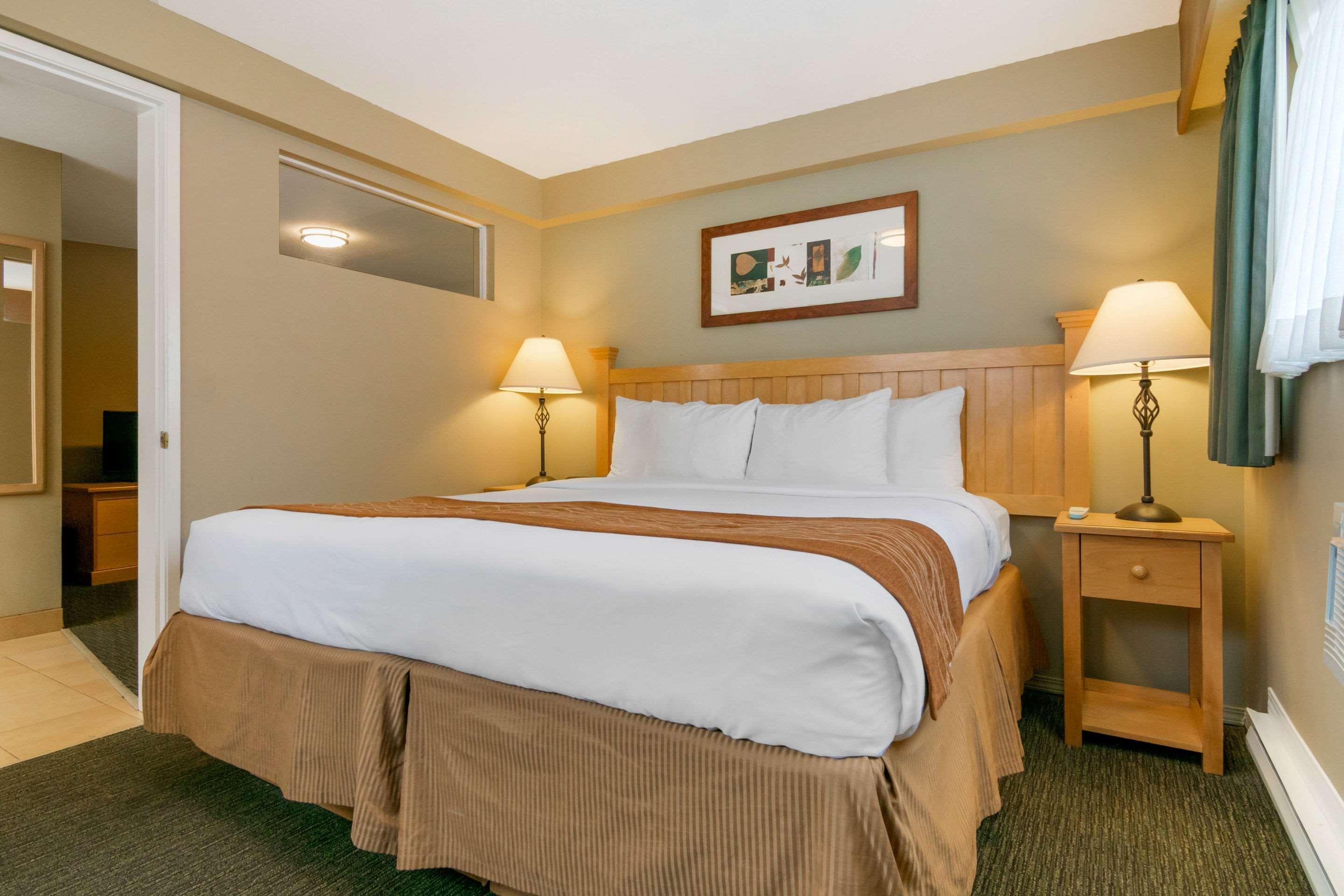 Econo Lodge Inn & Suites North Vancouver Exteriör bild