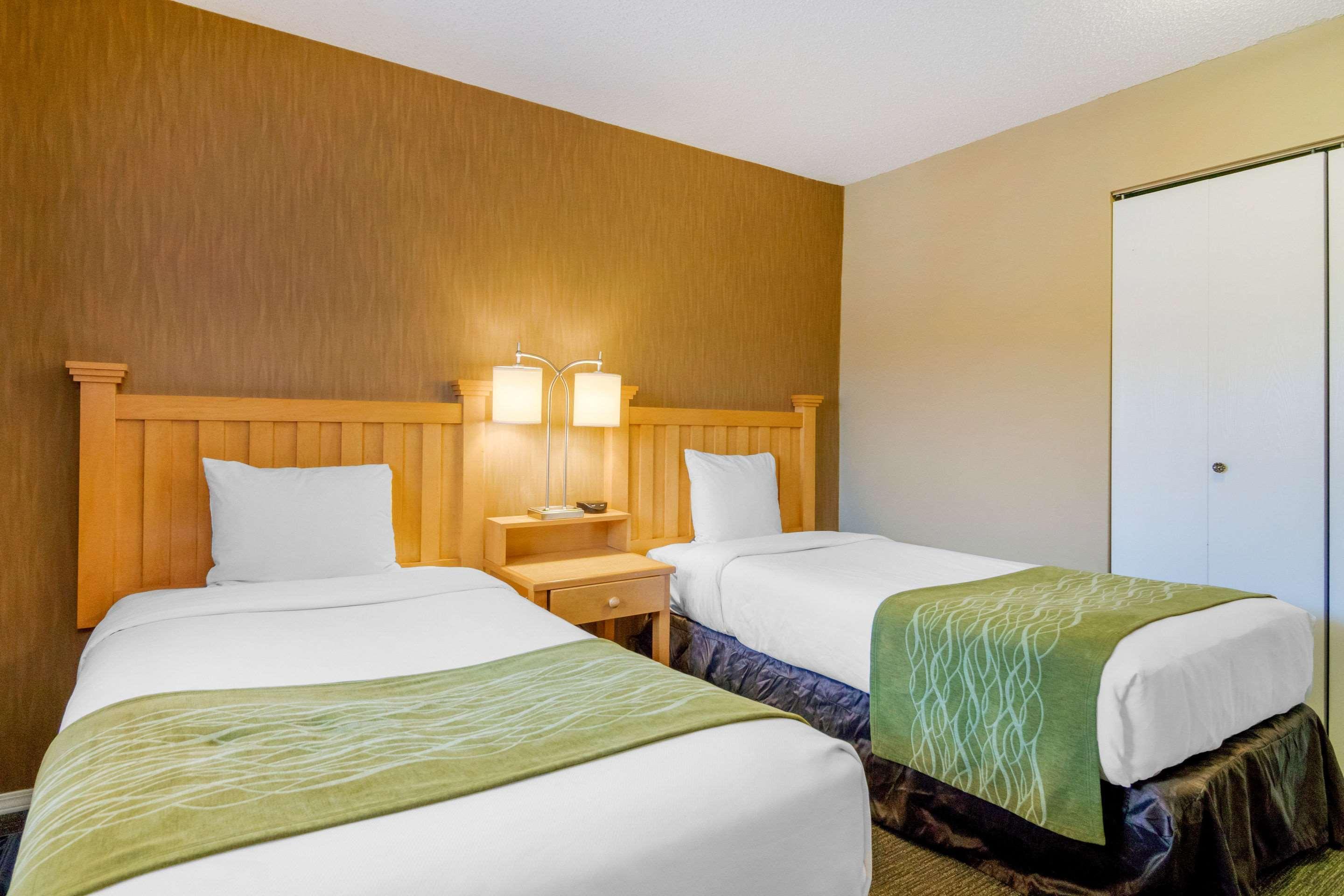 Econo Lodge Inn & Suites North Vancouver Exteriör bild