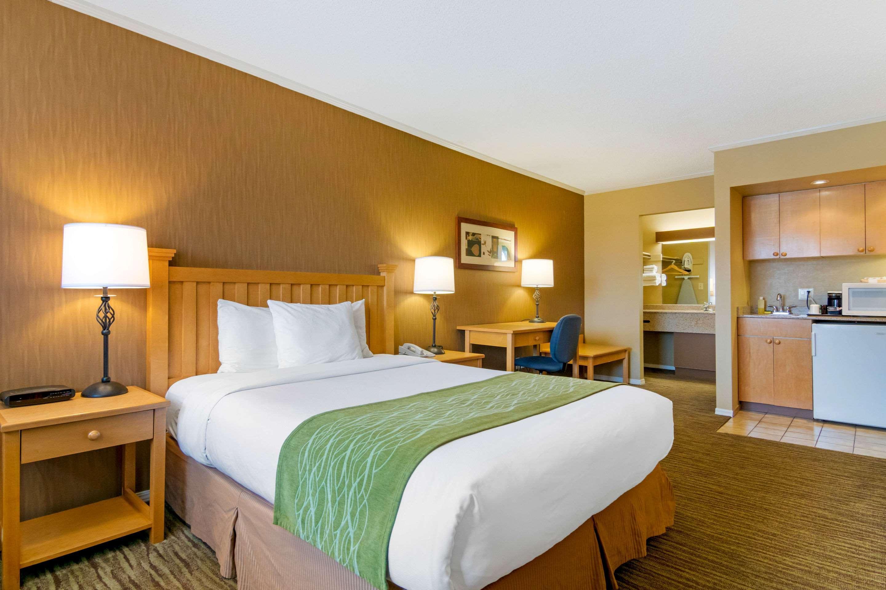 Econo Lodge Inn & Suites North Vancouver Exteriör bild