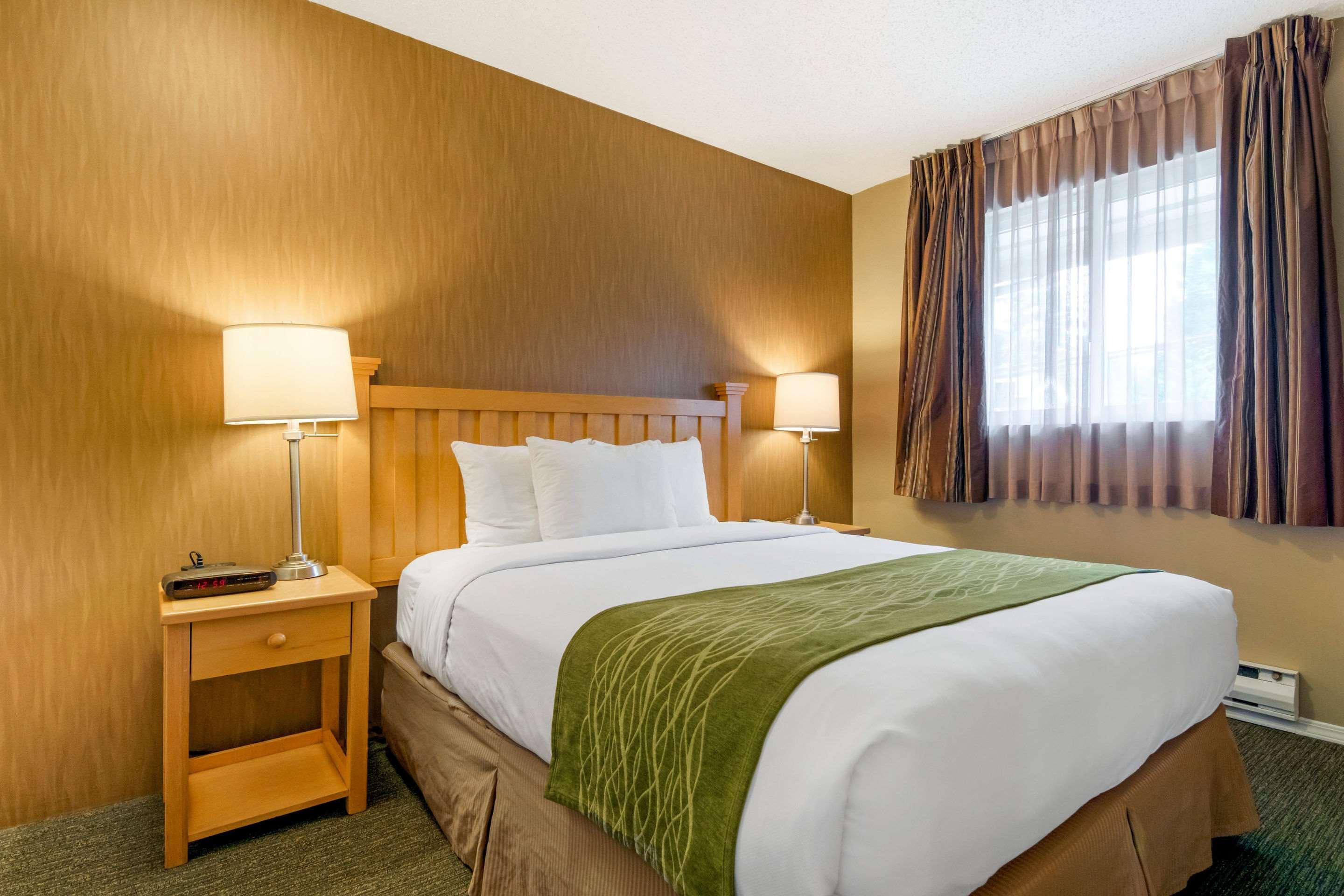 Econo Lodge Inn & Suites North Vancouver Exteriör bild