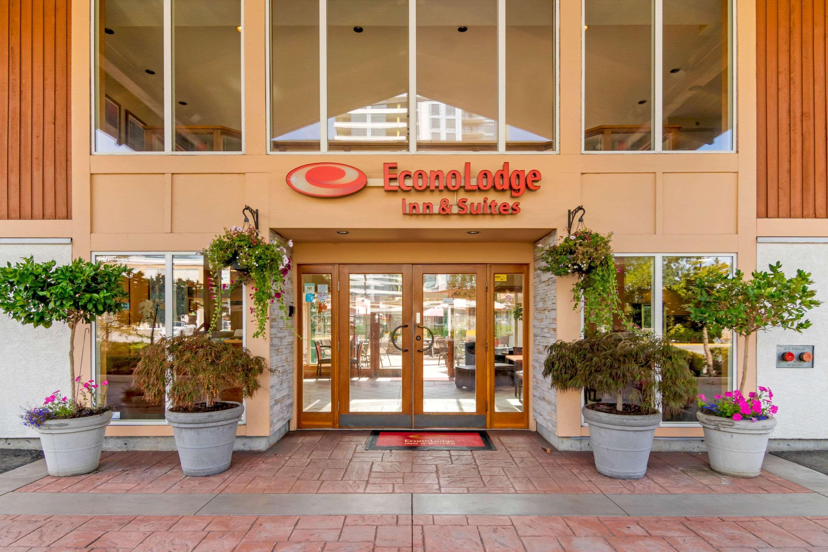 Econo Lodge Inn & Suites North Vancouver Exteriör bild