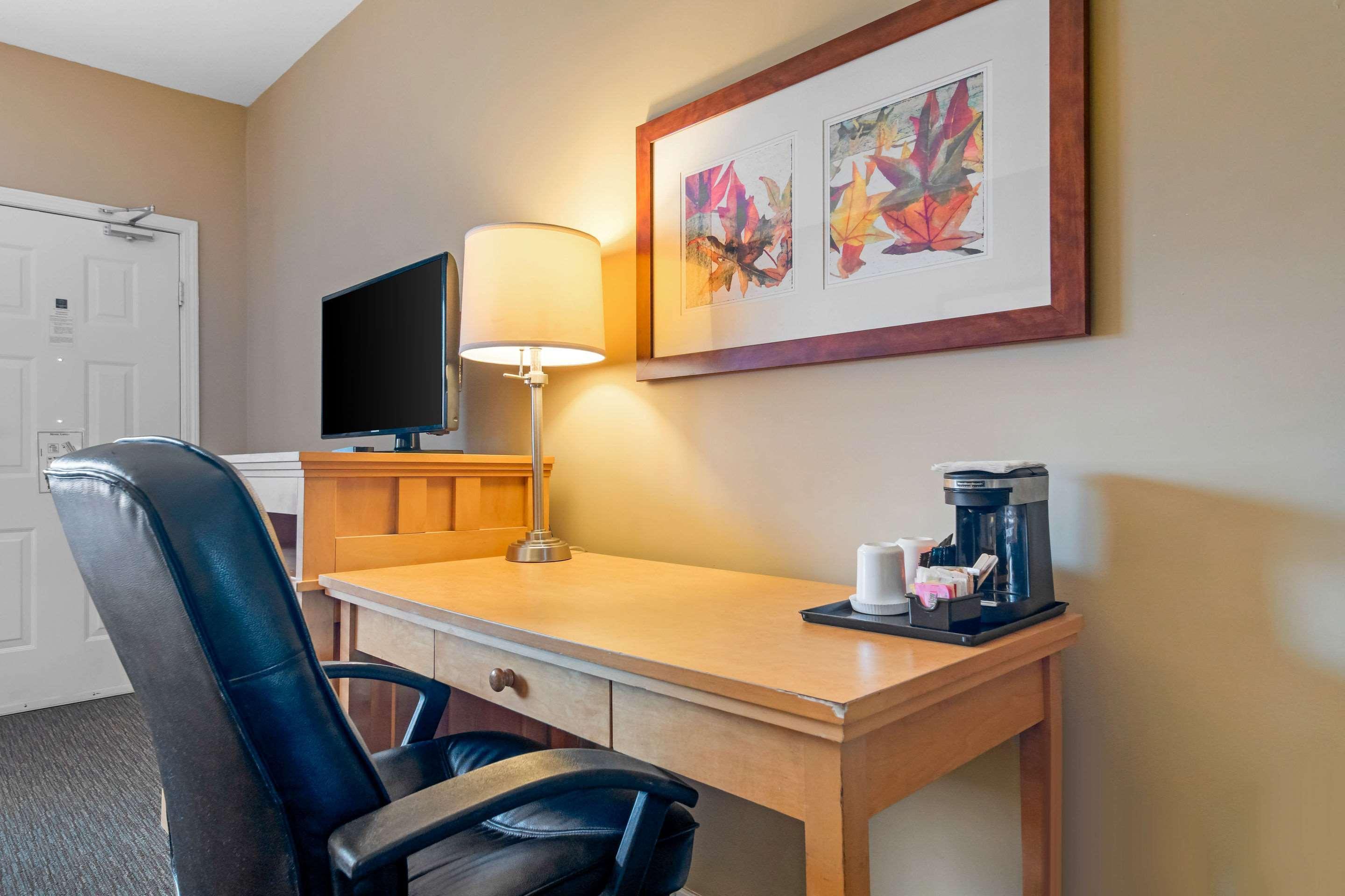 Econo Lodge Inn & Suites North Vancouver Exteriör bild