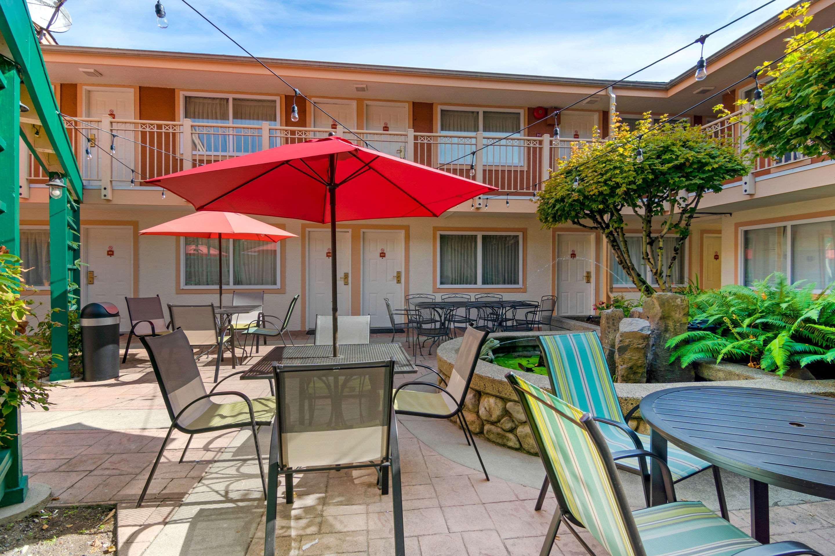 Econo Lodge Inn & Suites North Vancouver Exteriör bild