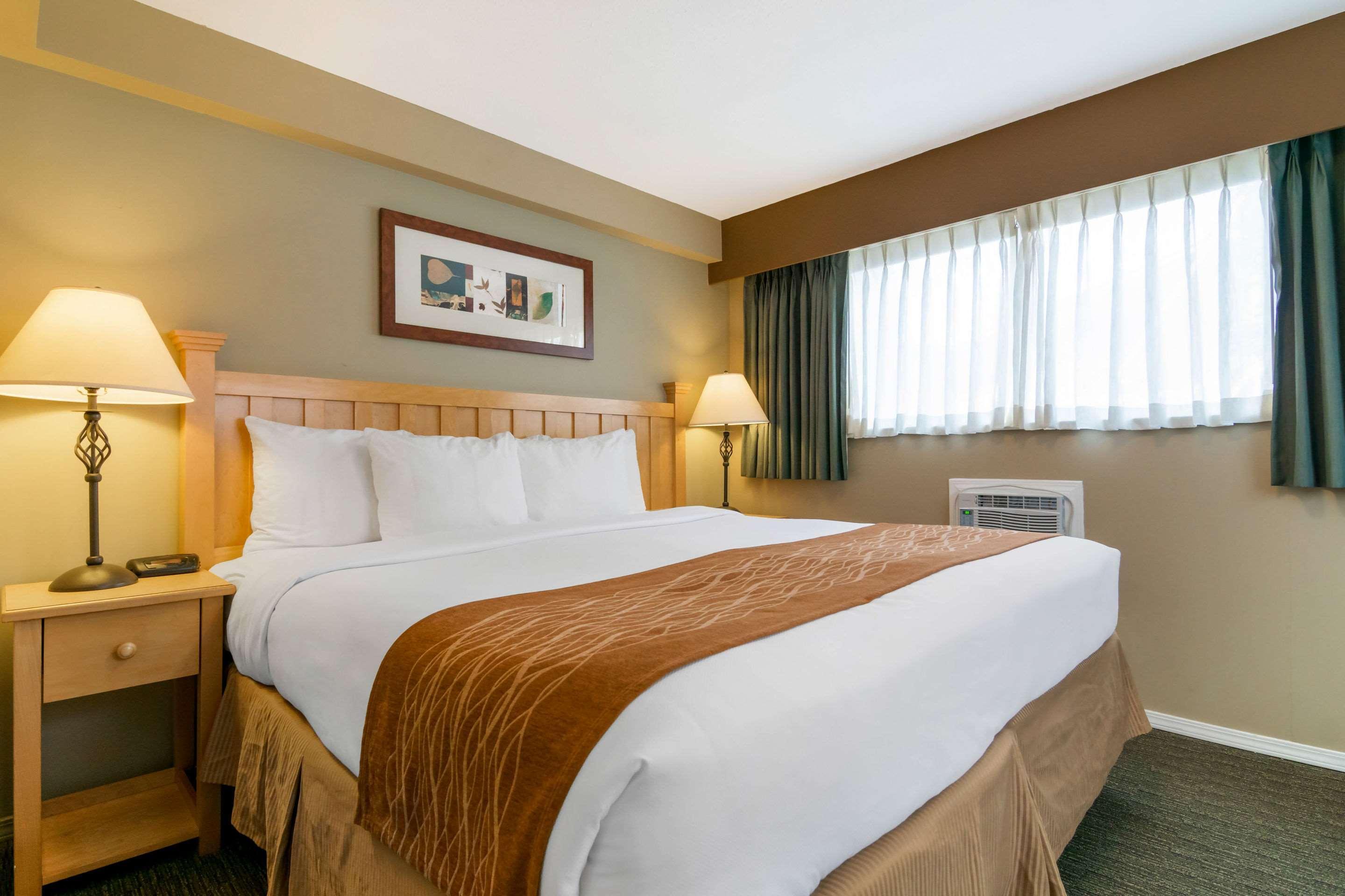 Econo Lodge Inn & Suites North Vancouver Exteriör bild