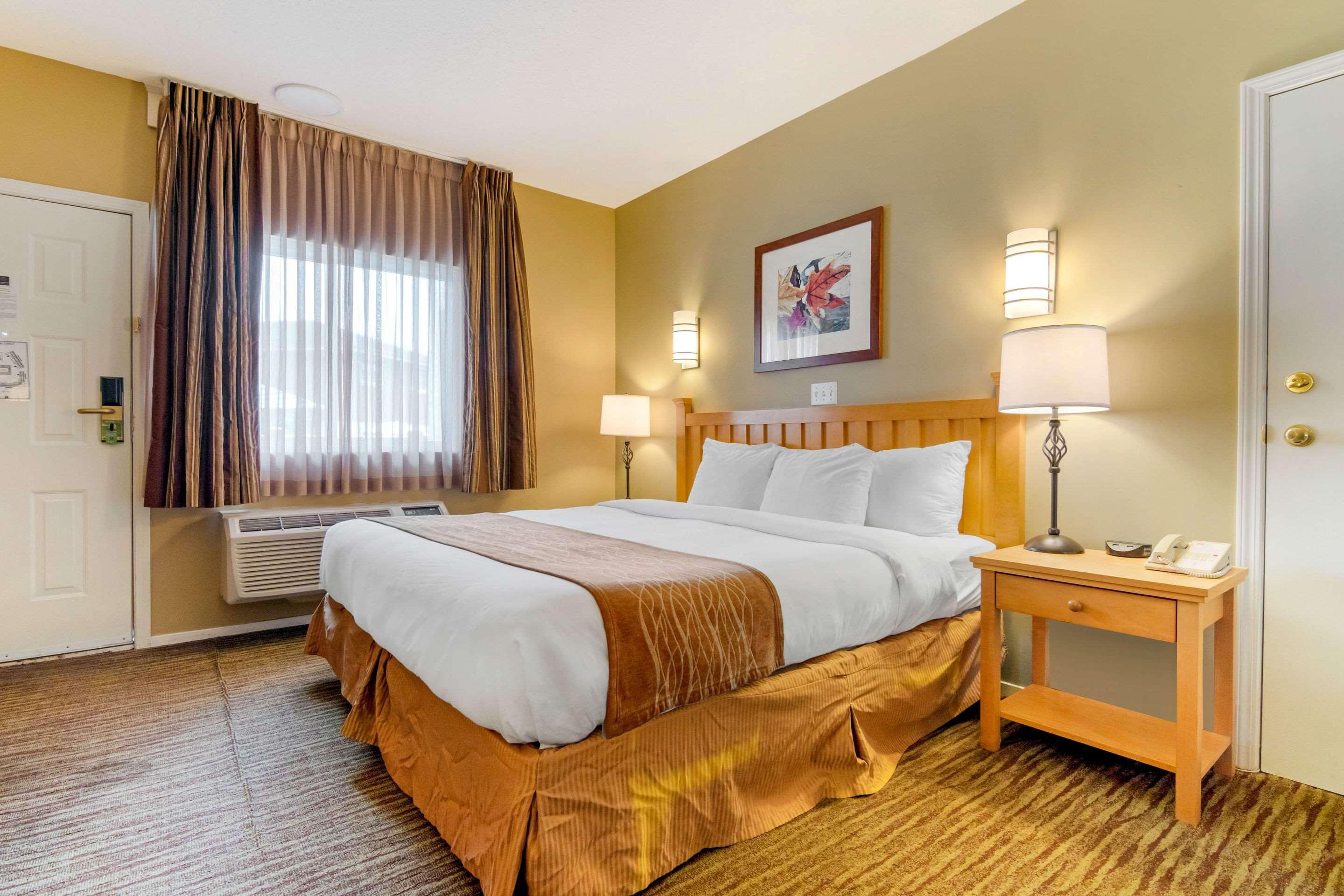 Econo Lodge Inn & Suites North Vancouver Exteriör bild