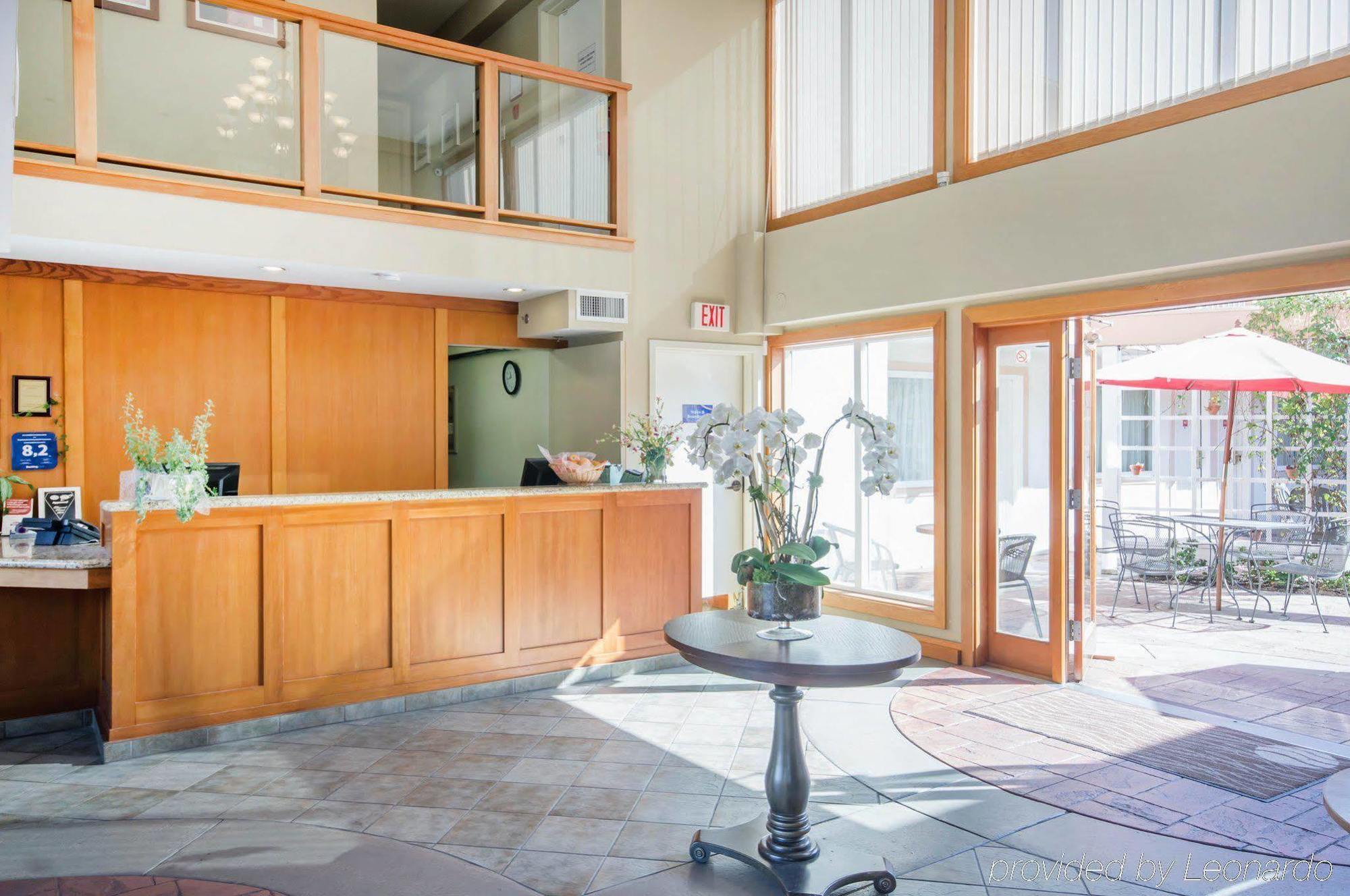 Econo Lodge Inn & Suites North Vancouver Exteriör bild