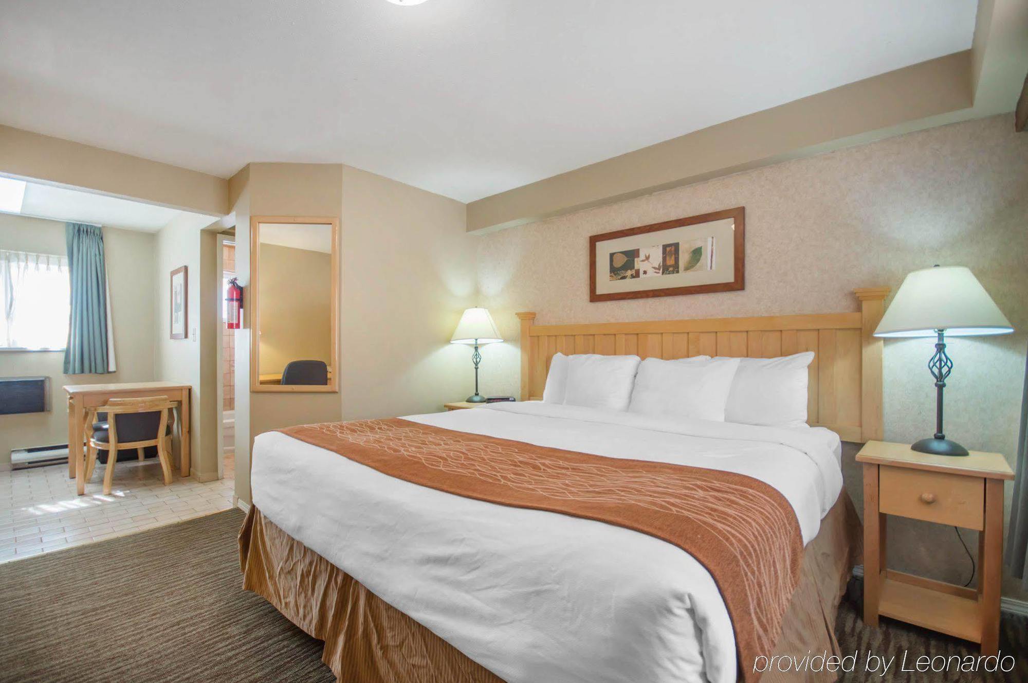 Econo Lodge Inn & Suites North Vancouver Exteriör bild